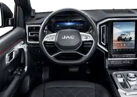 JAC T9 PHEV förarplats med 10,4-tums skärm