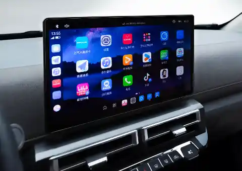 Maxus T60 pekskärm med Apple CarPlay
